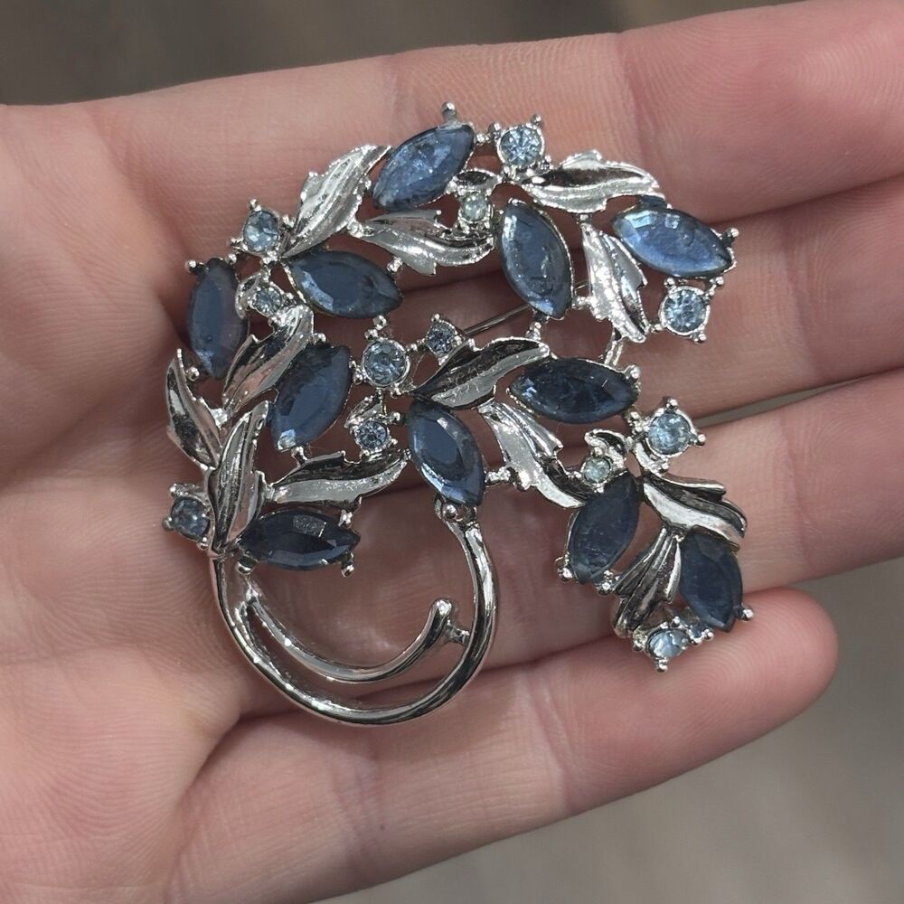 Vintage Sarah Coventry Brooch Blue Champagne  Rhinestone Original Box